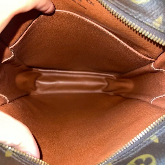 Louis Vuitton Danube MM Crossbody - Picture 10 of 15